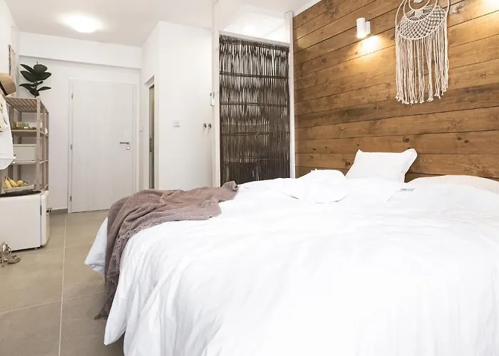 La - Saint 4* סבטי ולאס