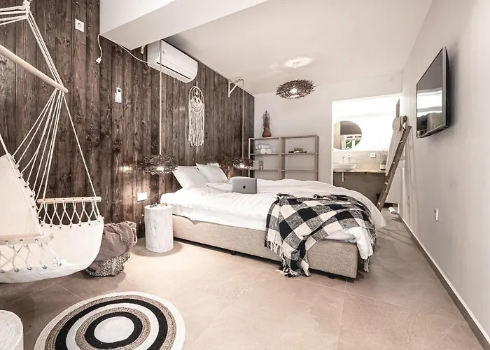 La - Saint בית הארחה סבטי ולאס