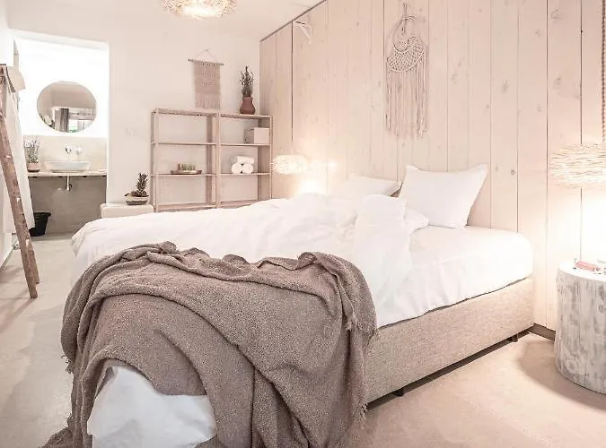 בית הארחה La - Saint 4*