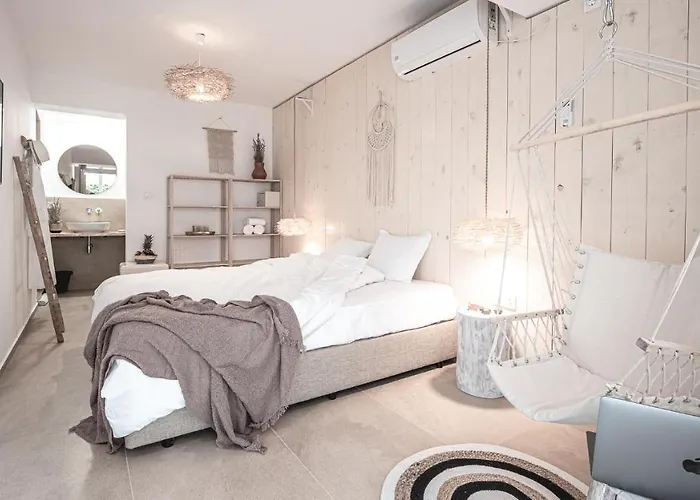 La - Saint בית הארחה