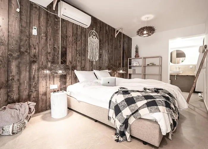 La - Saint 4* סבטי ולאס